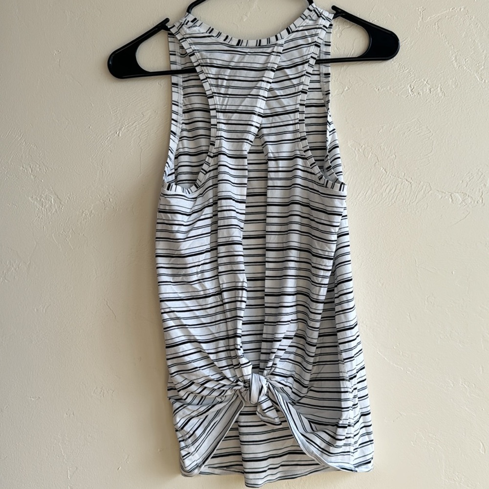 Lululemon All Tied Up Tank  Stripe Black White sz 6